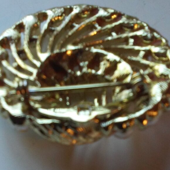 Vintage Brooch Gold Pearls And Clear Stones 1 3/4" Across - Picture 4 of 5